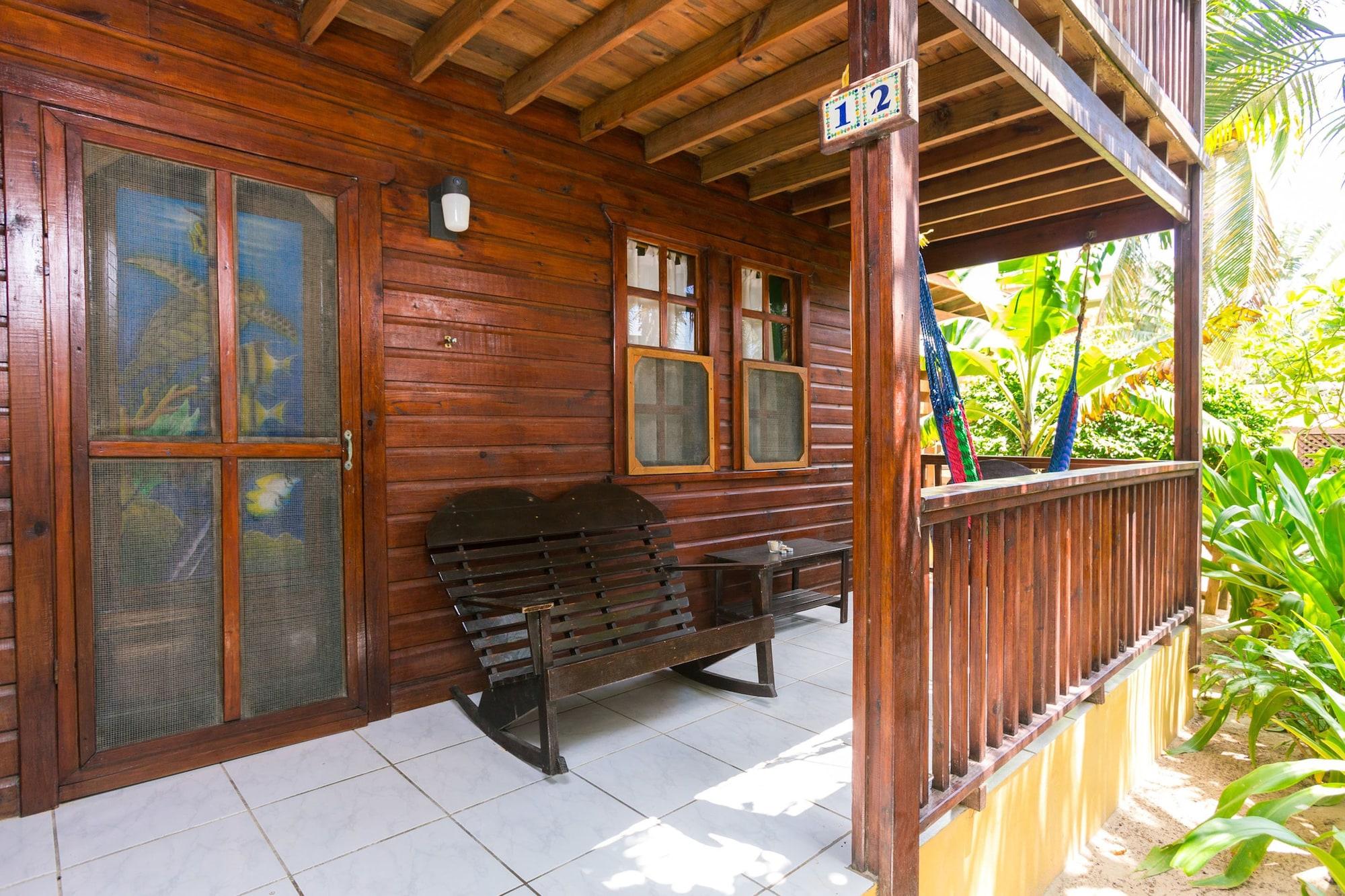 Bananarama Dive & Beach Resort West Bay Esterno foto