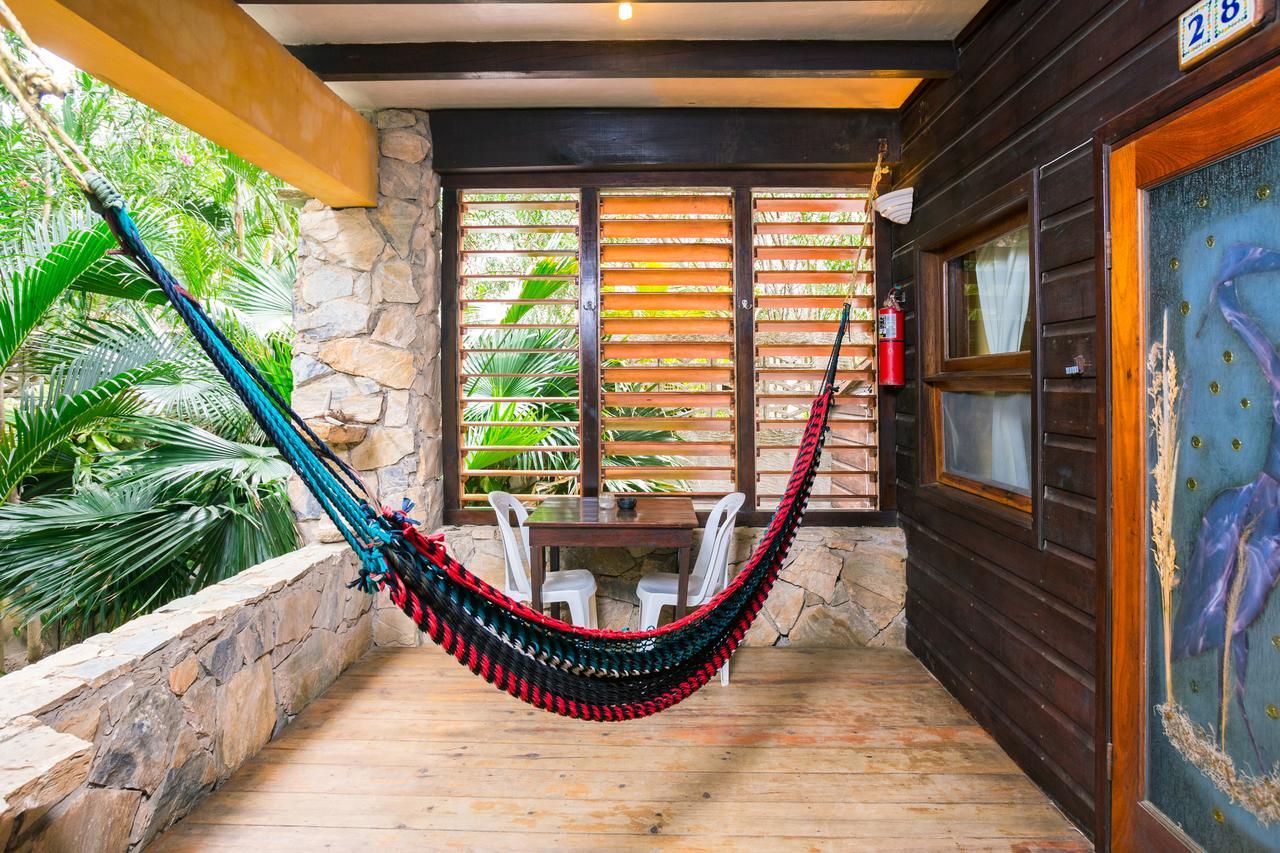Bananarama Dive & Beach Resort West Bay Esterno foto
