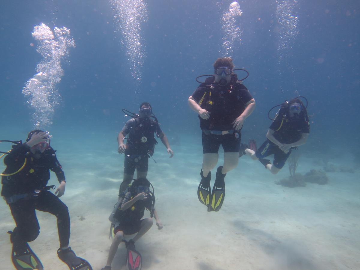 Bananarama Dive & Beach Resort West Bay Esterno foto