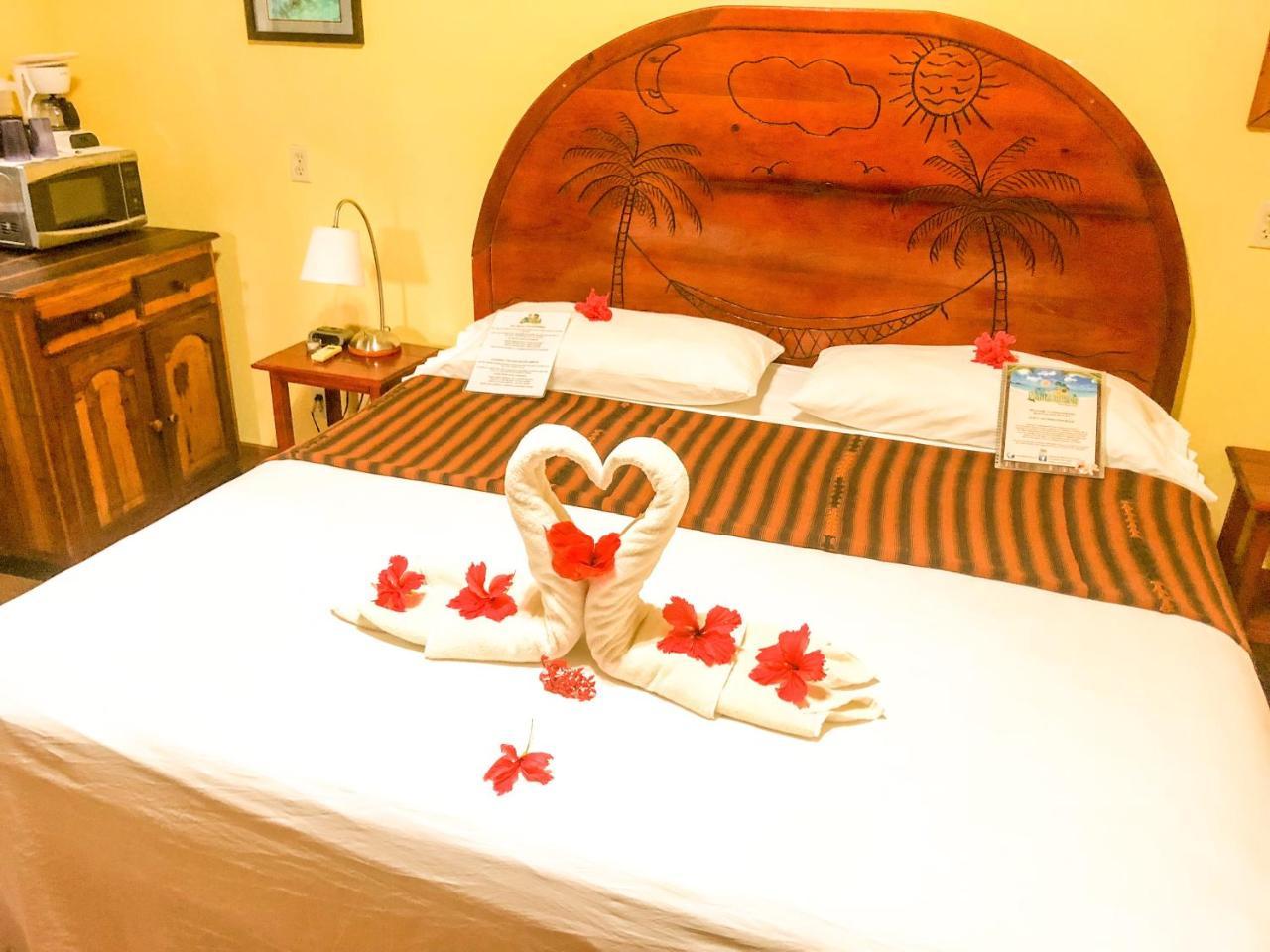 Bananarama Dive & Beach Resort West Bay Esterno foto