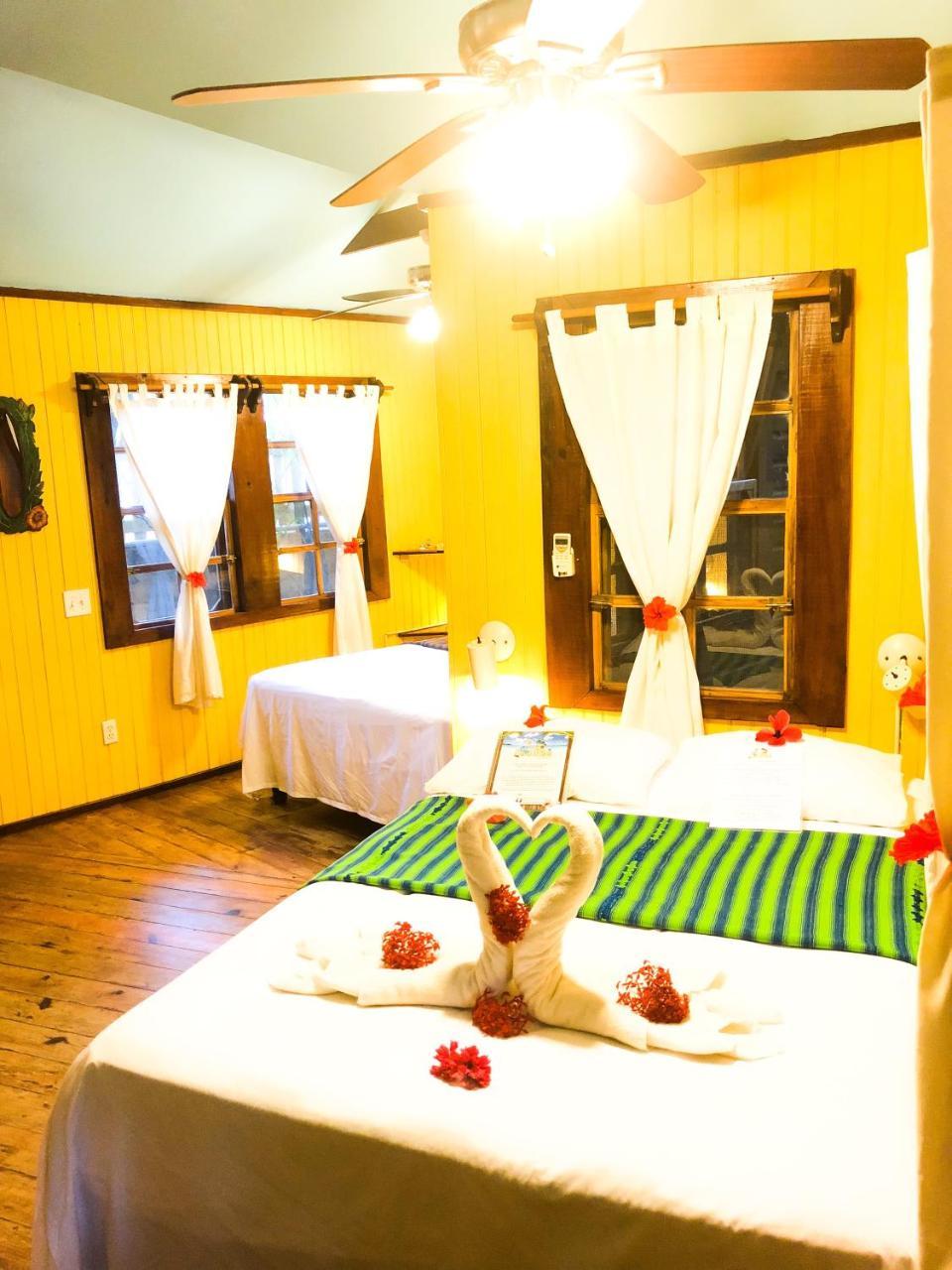 Bananarama Dive & Beach Resort West Bay Esterno foto
